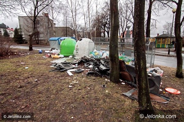 JELENIA GÓRA: Czy musi być brudno na śmietniku?
