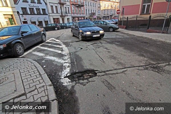 JELENIA GÓRA: Uwaga dziura! Na ul. Piłsudskiego