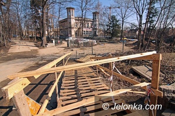 JELENIA GÓRA: Miały być chlubą, są przykładem opieszałości. Inwestycje jak tor przeszkód
