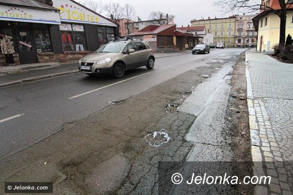 JELENIA GÓRA: Łatają dziury na jeleniogórskich ulicach