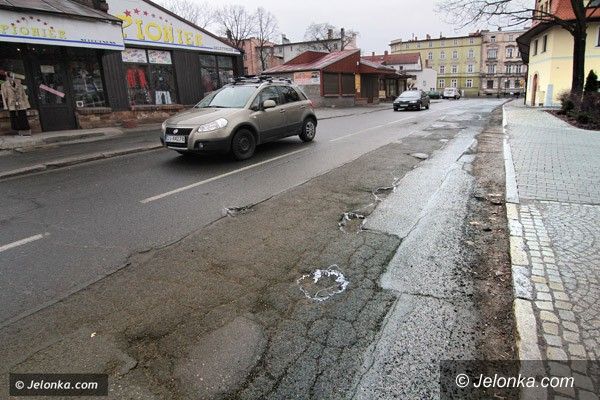 JELENIA GÓRA: Łatają dziury na jeleniogórskich ulicach