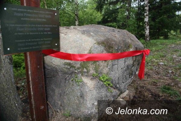 Szklarska Poręba: Najstarszy pomnik Gór Izerskich  wreszcie na miejscu