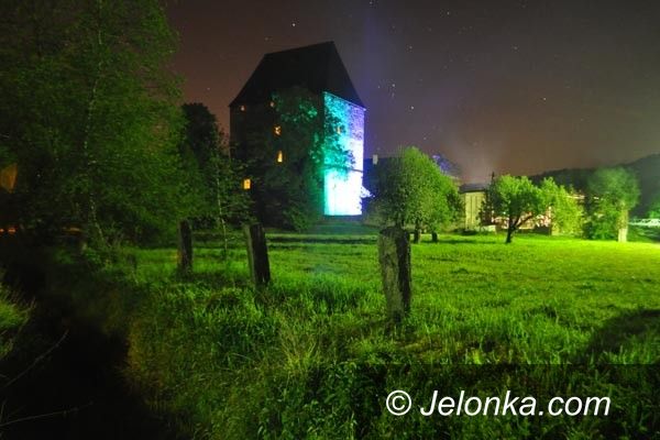 Siedlęcin: Wieża Książęca w Siedlęcinie w nocnej odsłonie