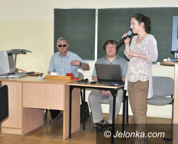 Jelenia Góra: Niewidomi uczą studentów pedagogiki