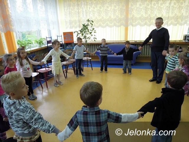 Jelenia Góra: „Jedenastka” czyta dzieciom