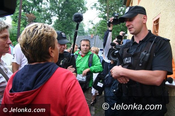 Region: Były proboszcz parafii w Karpnikach okupuje plebanię