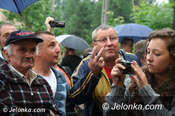 Region: Były proboszcz musi opuścić plebanię i Karpniki. Ale nie chce!