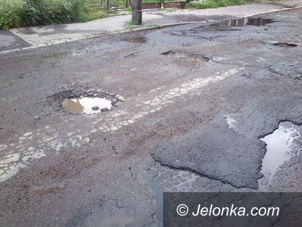 Jelenia Góra: Dziura na dziurze w Jeleniej Górze
