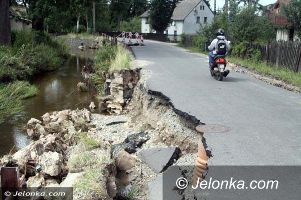 Jelenia Góra: Mieszkańcy Trzcińskiej boją się Radomierki. Pytają też o remont drogi