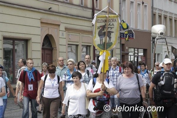 Jelenia Góra: Jeleniogórscy pielgrzymi wyruszyli na Jasną Górę