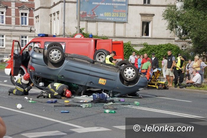 Jelenia Góra: Groźny wypadek na skrzyżowaniu ulic Wolności i Wojska Polskiego