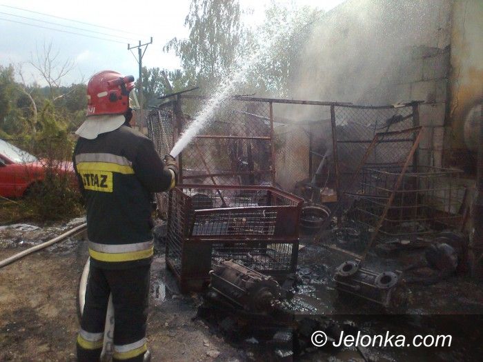 Jelenia Góra: Dym nad Maciejową. Paliło się w hurtowni budowlanej