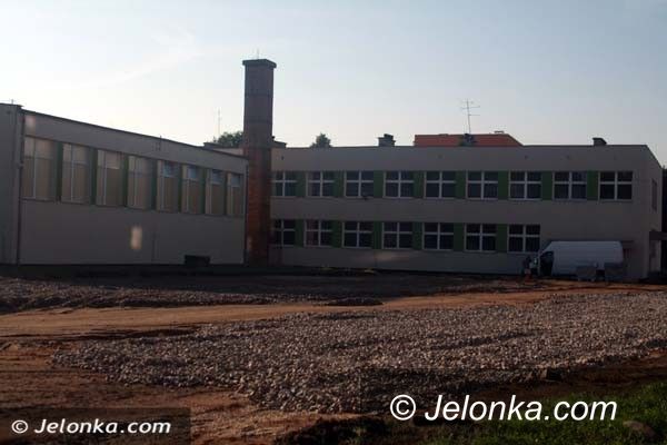 Jelenia Góra: Budowa boiska przy Gimnazjum nr 4 z poślizgiem