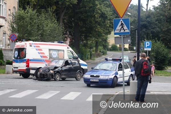 Jelenia Góra: Myślała, że zdąży przejechać i doprowadziła do zderzenia