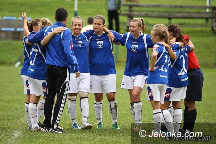 III-liga piłkarska kobiet: III–liga kobiet: Pierwsze koty za płoty