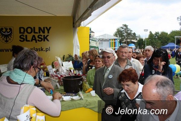 Kraj: Mieszkańcy jeleniogórskiego powiatu na Dożynkach Prezydenckich
