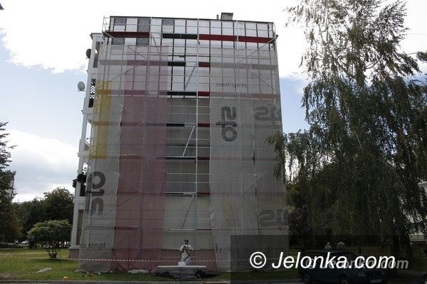 Jelenia Góra: Zdejmują niebezpieczny azbest – bez informowania mieszkańców