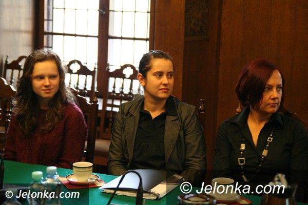 Jelenia Góra: Przewodnik dla gimnazjalistów receptą na wyludnianie się Jeleniej Góry