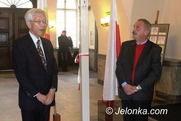 Jelenia Góra: Japończycy przekazali Jeleniej Górze słup pokoju