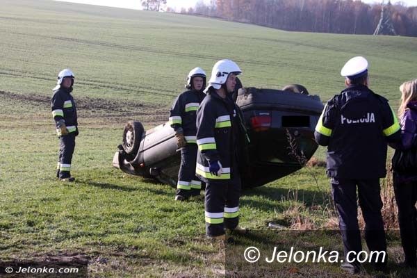 Region: Volkswagen golf dachował miedzy Rybnicą i Starą Kamienicą