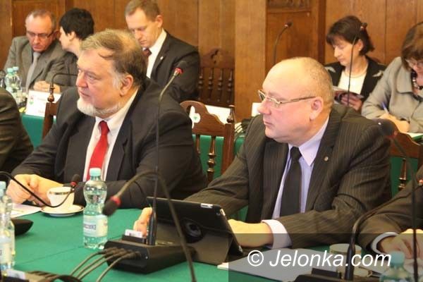 Jelenia Góra: Optymistyczno – pesymistyczna sesja rady miejskiej