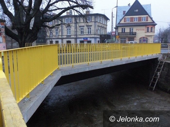 Sobieszów: Przebudowa mostu przez rzekę Wrzosówka prawie zakończona