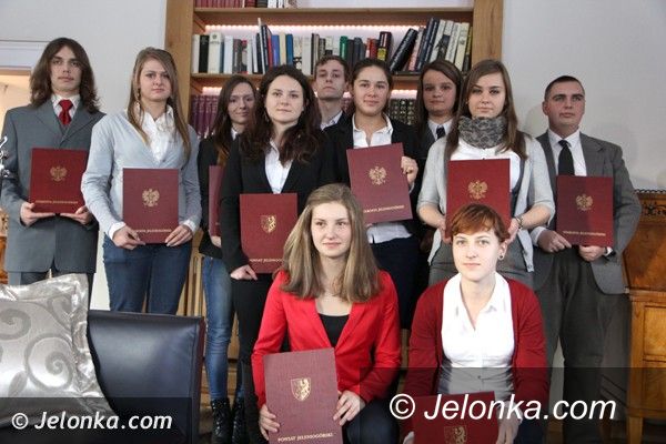 Powiat: Stypendia dla najlepszych uczniów w powiecie jeleniogórskim