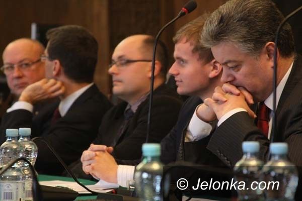 Jelenia Góra: Obradowali radni. Za wywóz śmieci w Jeleniej Górze zapłacimy krocie!