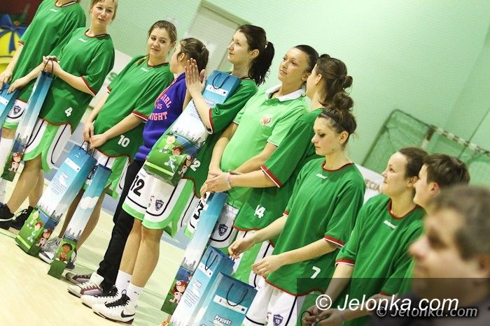 Jelenia Góra: Z koszykówką na koniec świata