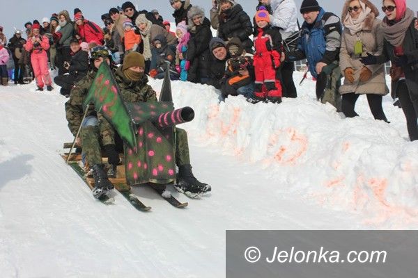 Jelenia Góra: Ale była zabawa! Zjazdy na byle czym z Góry Szybowcowej