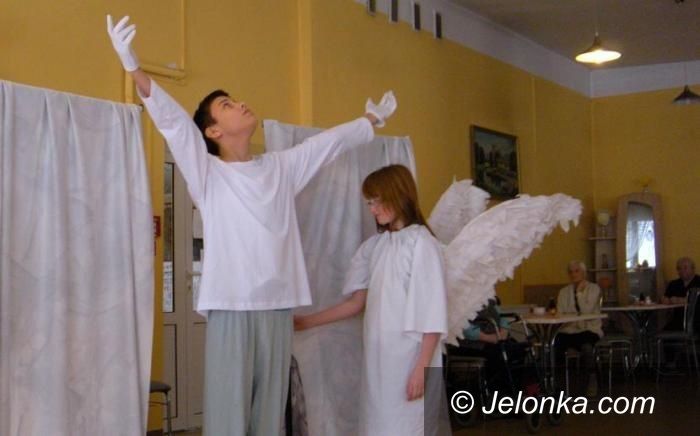 Jelenia Góra: Widowisko o Zmartwychwstaniu w Domu Pogodnej Jesieni