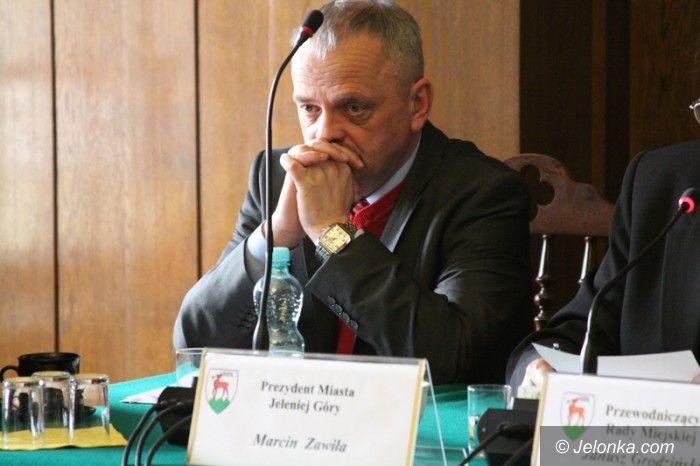 Jelenia Góra: Bezrobotni chcą odwołać prezydenta i radę miasta. Podają 24 powody