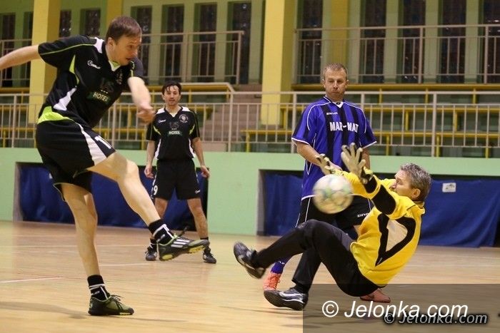 Jelenia Góra: Piłkarze z JLB wrócili na parkiet