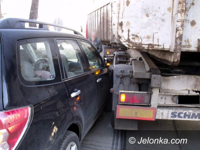 Jelenia Góra: Scania najechała na subaru. Kto zawinił?