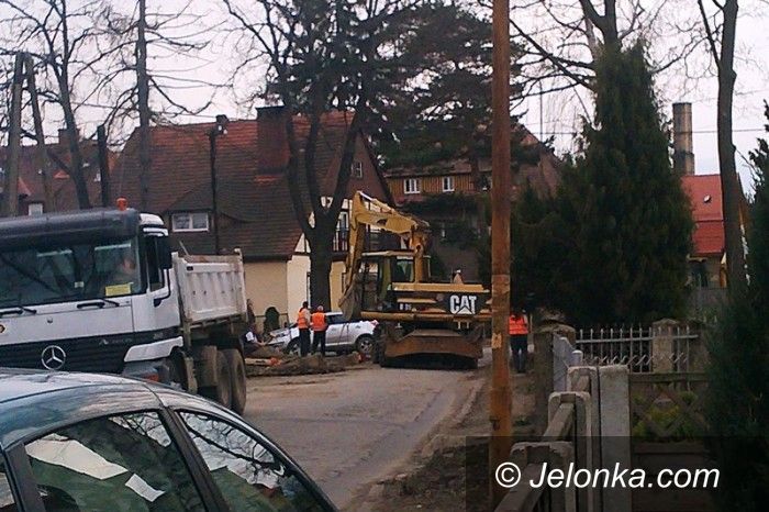 Jelenia Góra: Czytelnik: Kierowcy, omijajcie ul. Wojewódzką!
