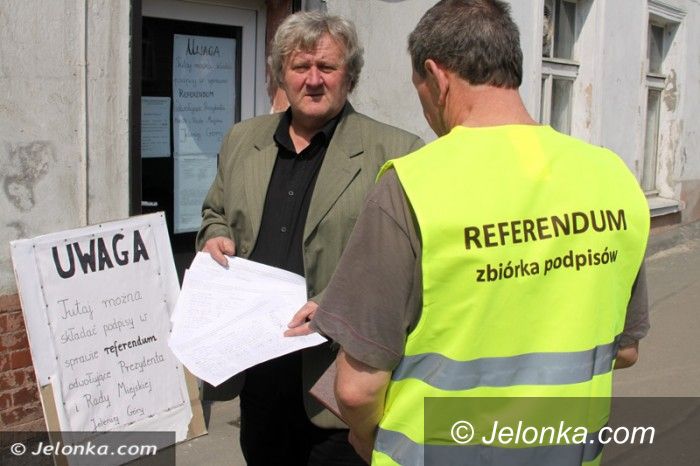 Jelenia Góra: Referendalna fala przetacza się przez Polskę, u nas trwa zbieranie podpisów