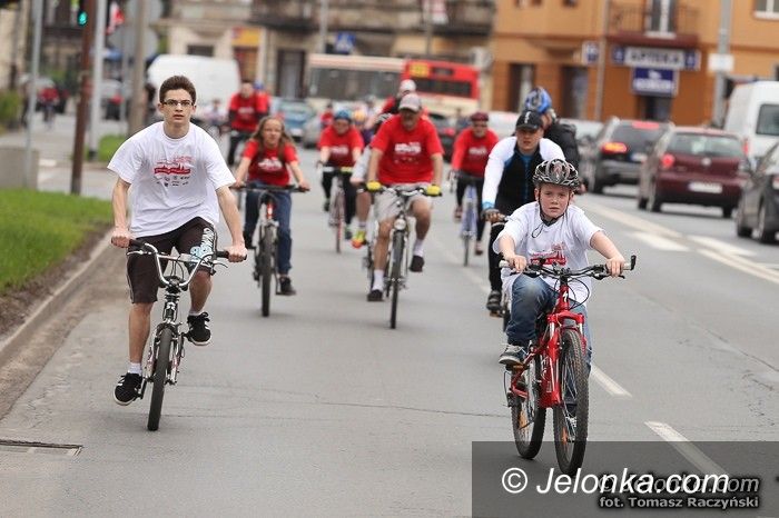 Jelenia Góra: Biało–czerwona parada na rowerach – w świetnych humorach