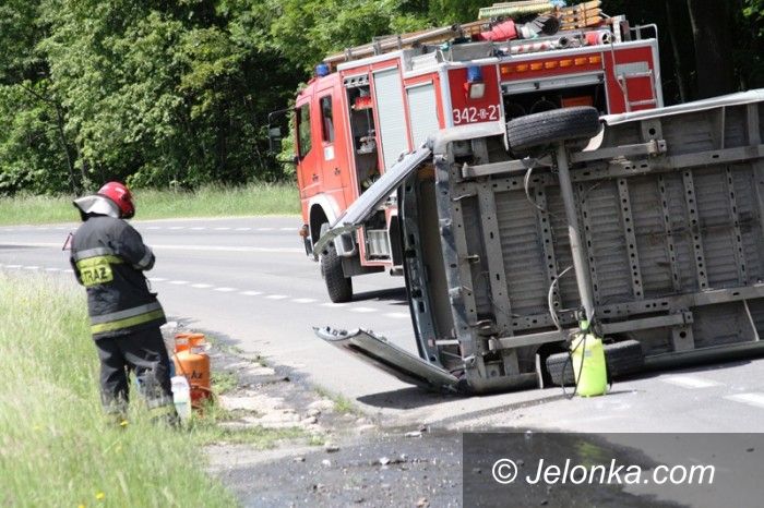 Jelenia Góra: Bus zderzył się z tirem. Jeden z kierowców był pijany