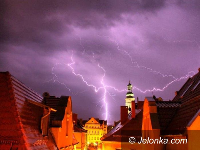 Jelenia Góra: Tak dzisiaj burza oświetlała Jelenią Górę AKTUALIZACJA