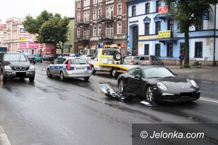 Jelenia Góra: Fordem w porsche na Wyszyńskiego