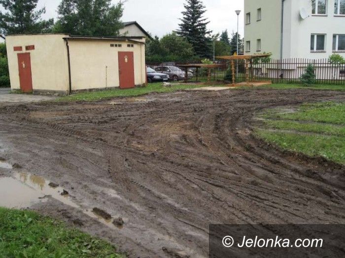 Jelenia Góra: Czytelnik: Chodnik to nie poligon!