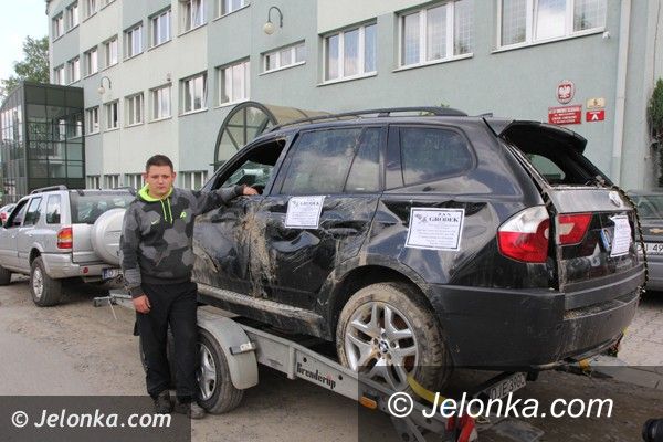 Jelenia Góra: Manifest syna samobójcy przed jeleniogórską "skarbówką"