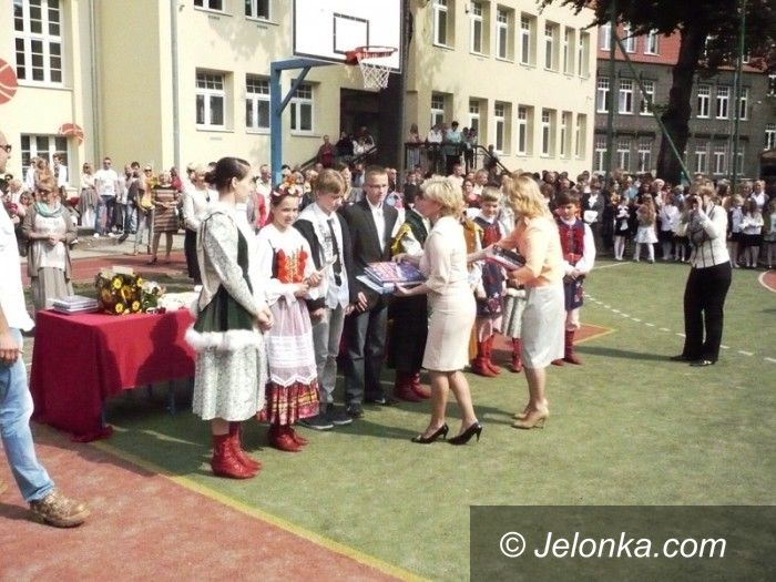 Jelenia Góra: Pożegnali szkolny rok w „Dwójce”