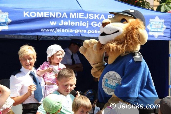 Jelenia Góra: Policja w akcji na Placu Ratuszowym
