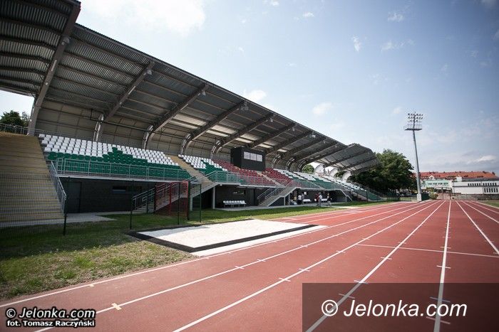 Jelenia Góra: Stadion przy Złotniczej gotowy. Prezydent obrażony przez działacza?
