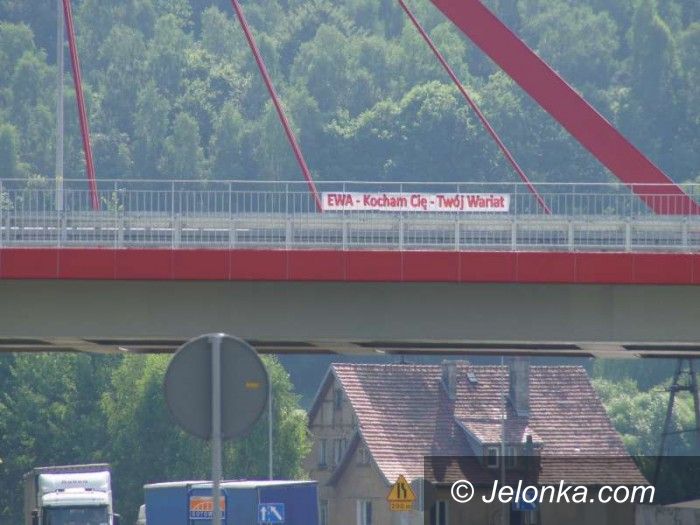 Jelenia Góra: Wyznanie miłości na… wiadukcie
