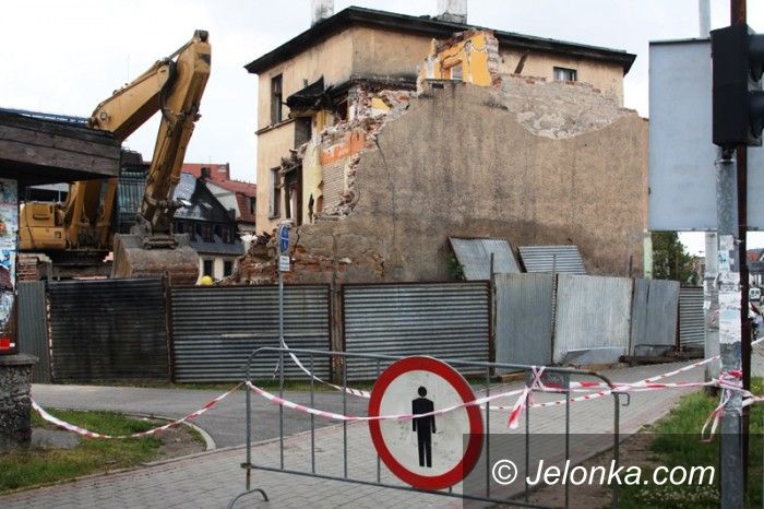 Jelenia Góra: Rudera w centrum przestanie straszyć