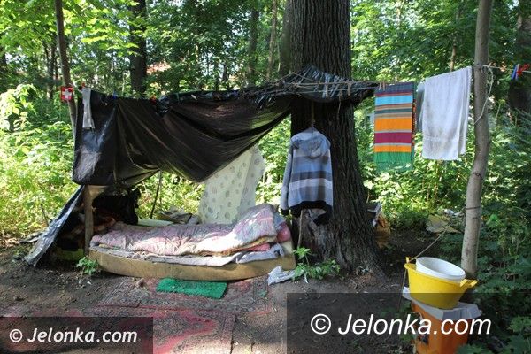Jelenia Góra: Przy Pijawniku znów koczują bezdomni