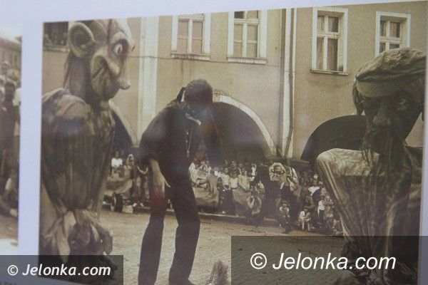 Jelenia Góra: Historia Festiwalu Teatrów Ulicznych w Galerii Mrocznej