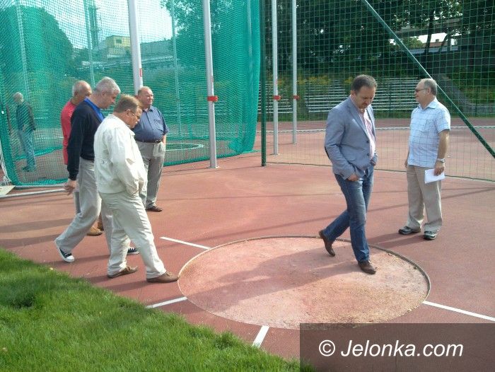 Jelenia Góra: Stadion przy Złotniczej dopuszczony warunkowo. Derby w środę!